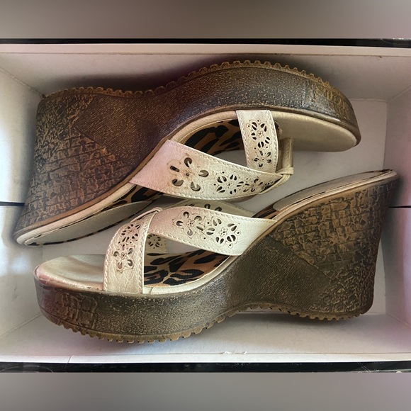Fusion Size 9 Platform Sandals NIB - Picture 1 of 4
